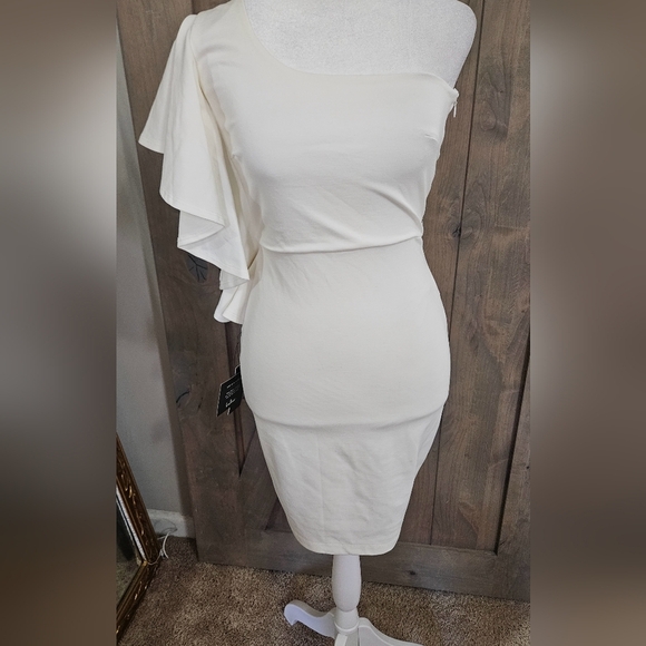 LULU'S Live my Life White One-Shoulder Bodycon Dress In White. Size Small NWT - Picture 8 of 16